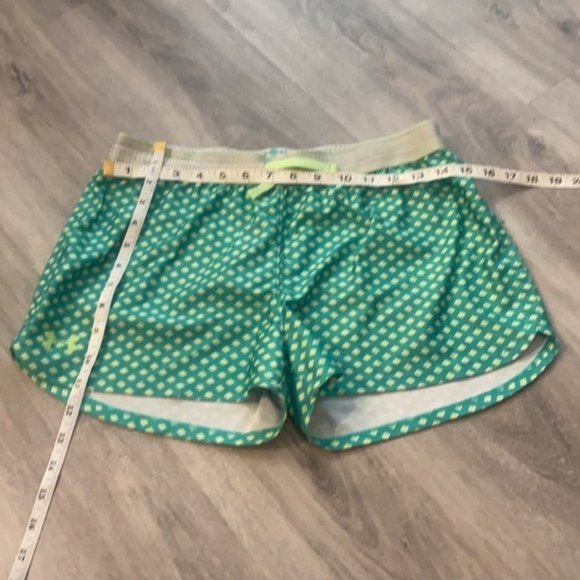 Under Armour green athletic shorts - Picture 5 of 7
